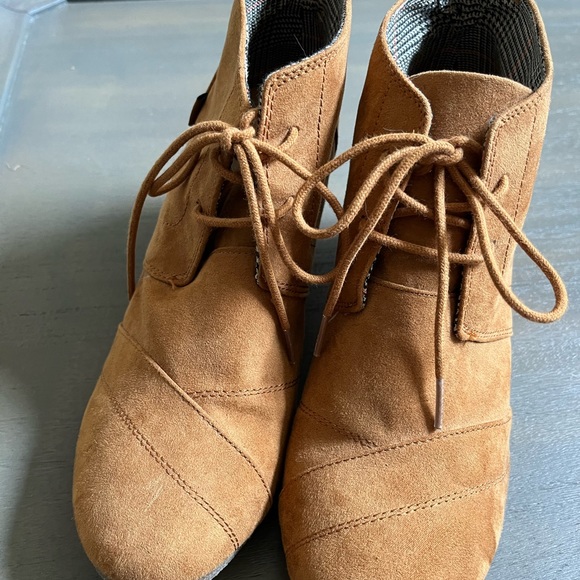 Route 66 Size 11, suede wedge booties - Picture 3 of 7